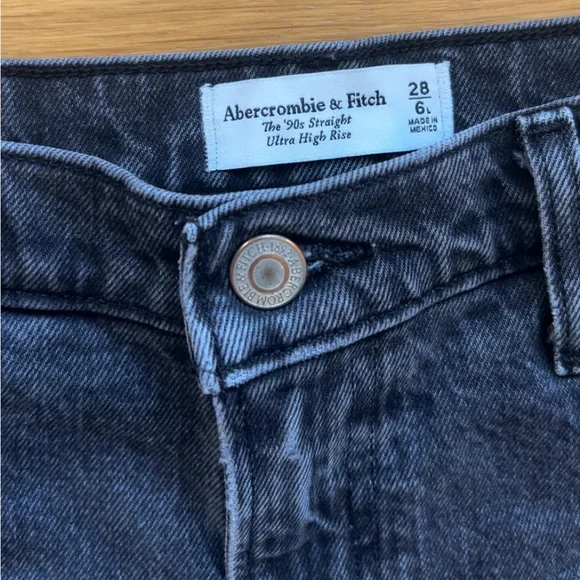 Abercrombie & Fitch The 90s Straight Ultra High Rise Jean 28L - Picture 4 of 5